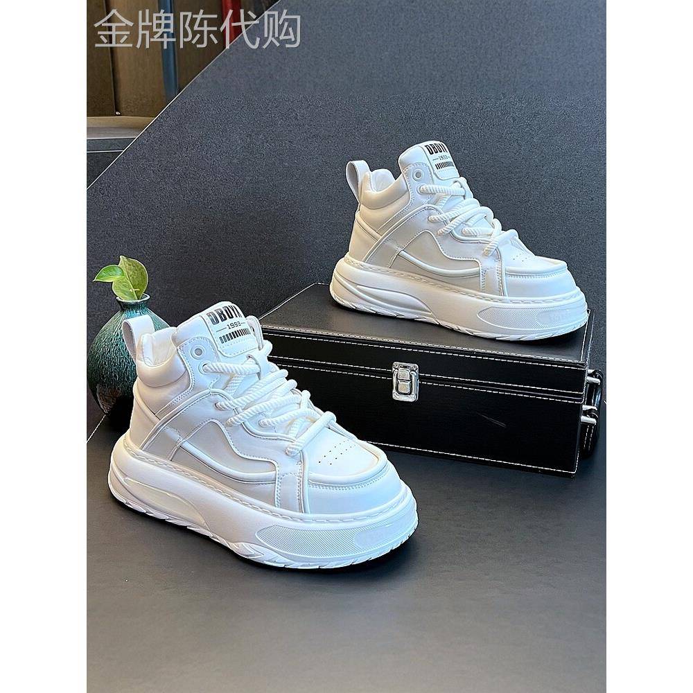 易于创建时尚的极简主义水行侠高帮厚底白色鞋与轻型内增高运动鞋