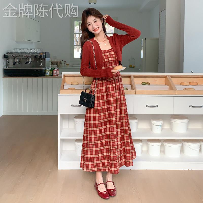 法式复古红色格子吊带洋装针织开衫两件套2026新款独特漂亮秋装