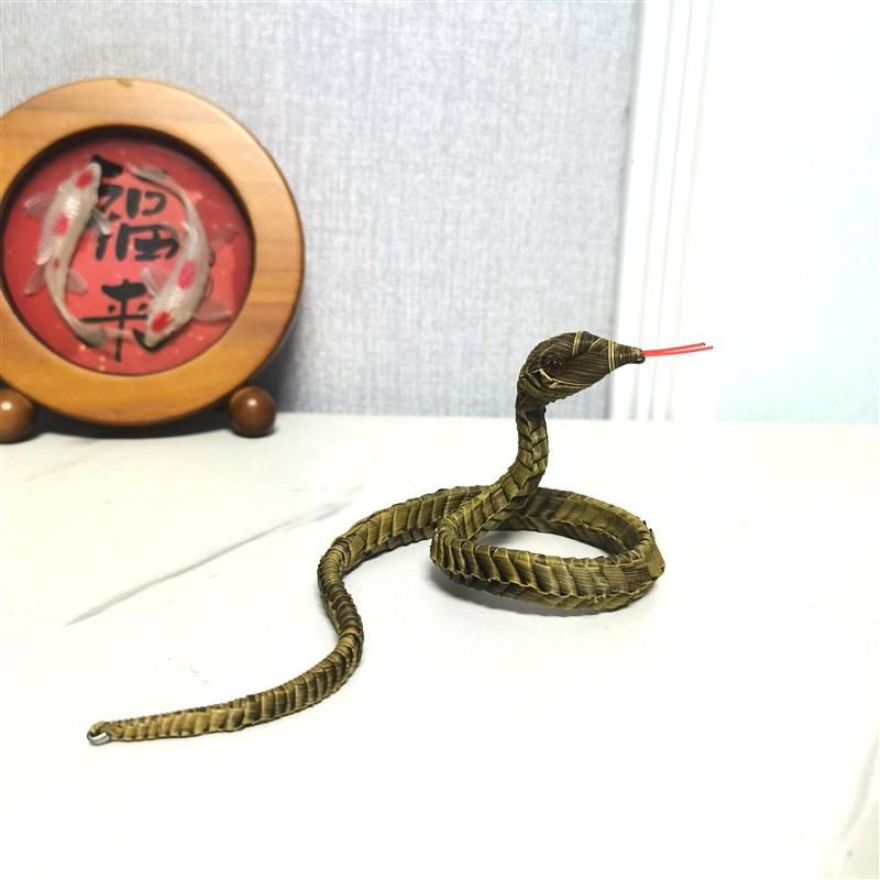 中国非遗草编蛇仿真动物纯手工蛇摆R件棕编手工艺品
