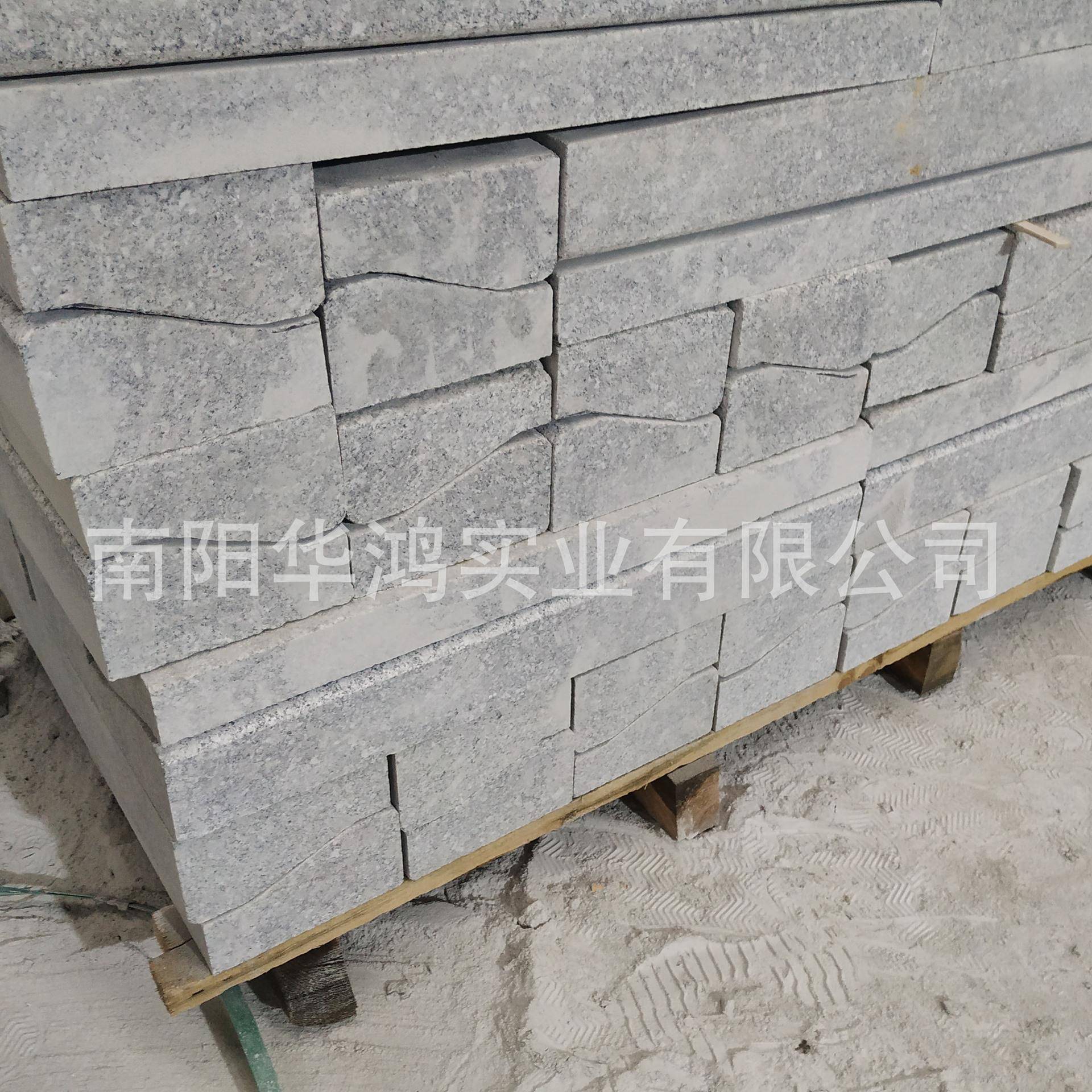 S弯路缘石珍珠边灰梨花形灰花岩梨花岗红G733弧路沿石芝麻白S型路