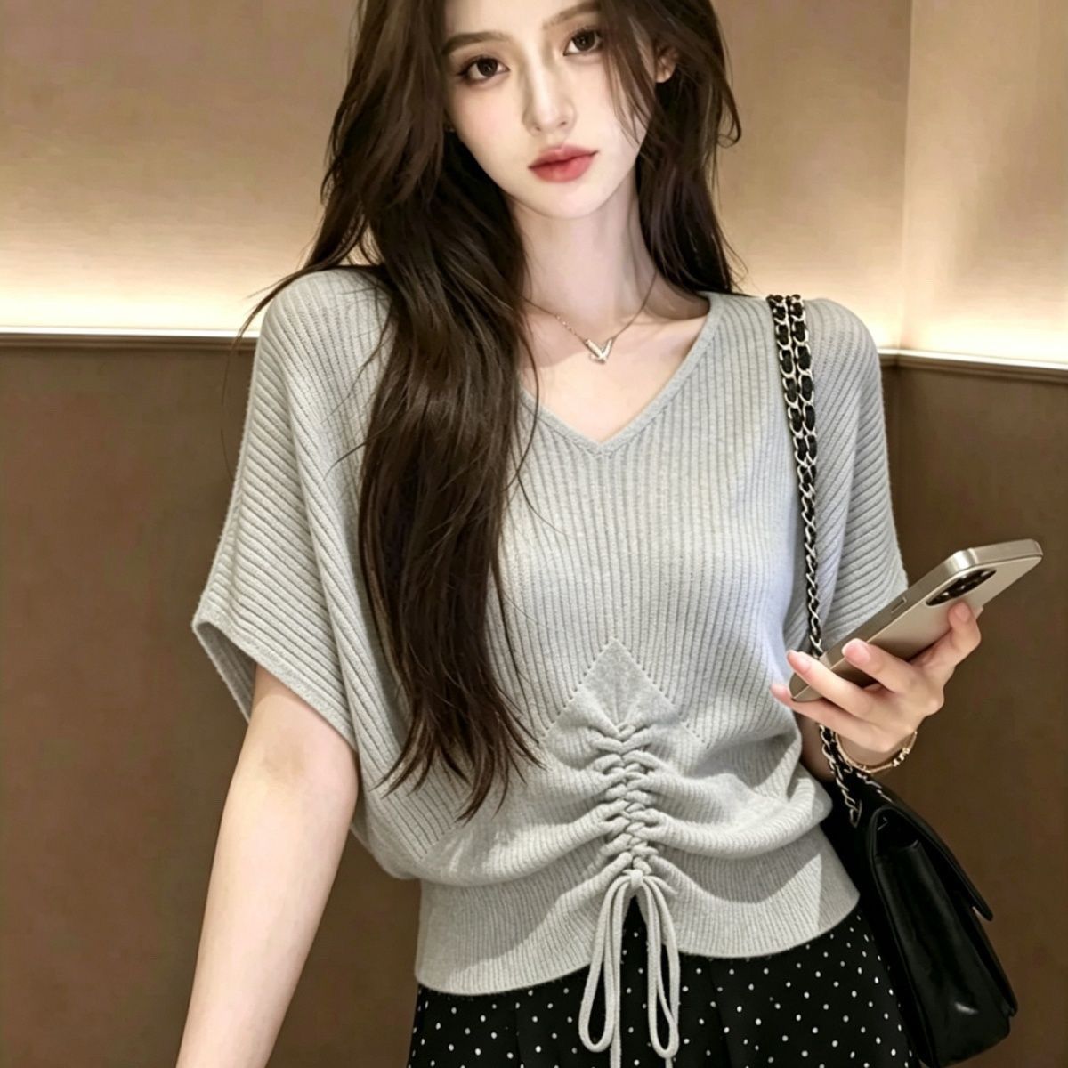 灰色V领蝙蝠袖不规则抽绳