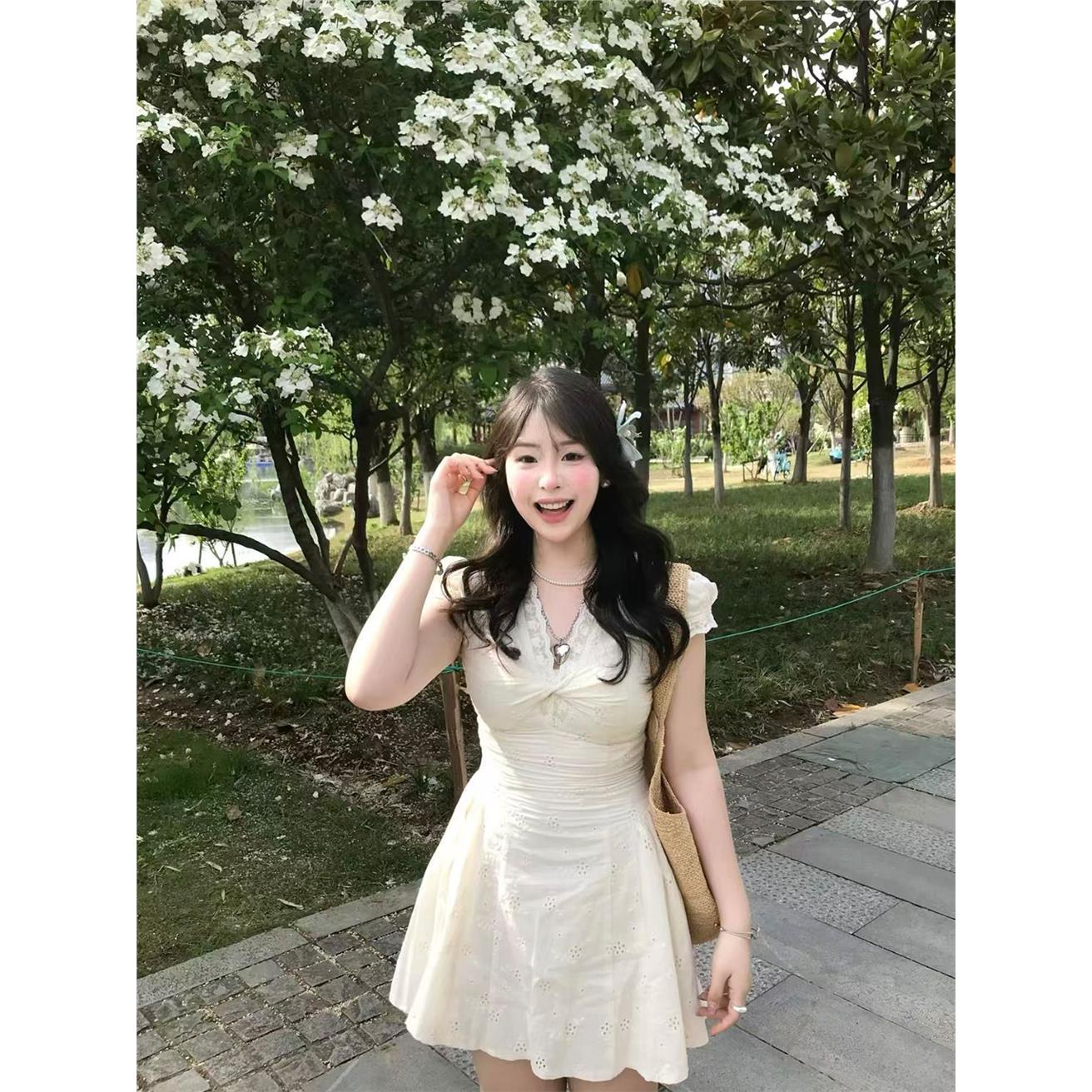 大码女装蕾丝拼接V领短袖