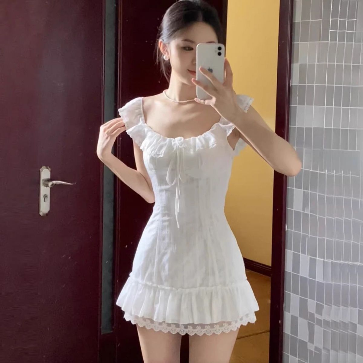 绝美小飞袖荷叶连衣裙白
