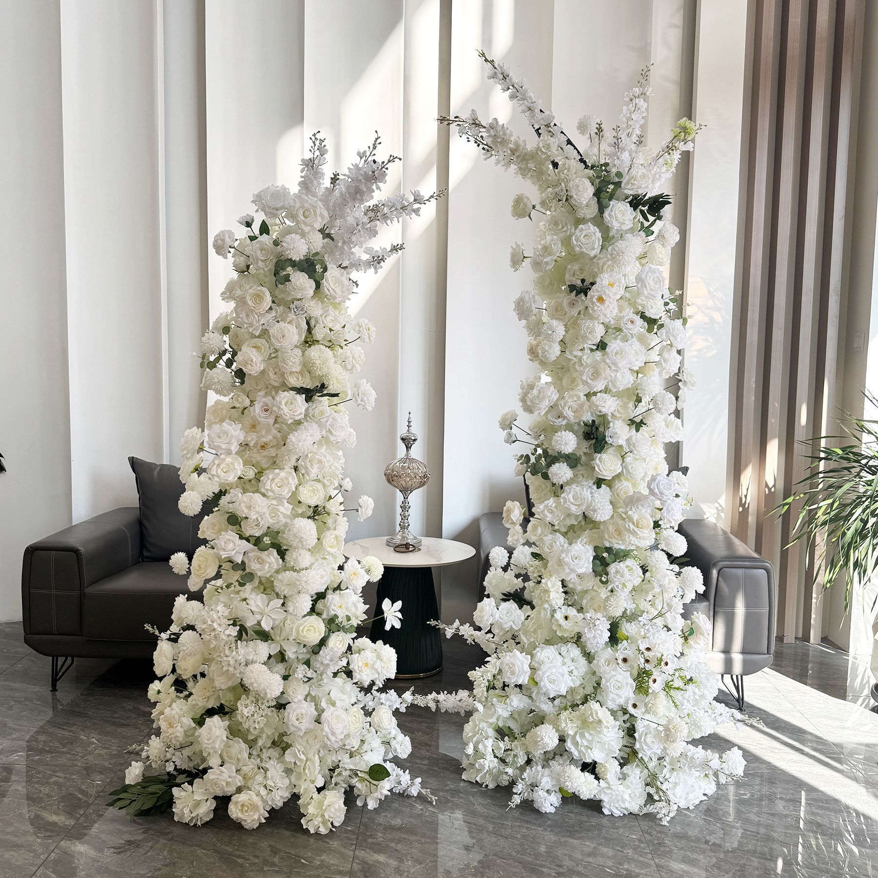 白色牛角花仿真拱门婚礼背景