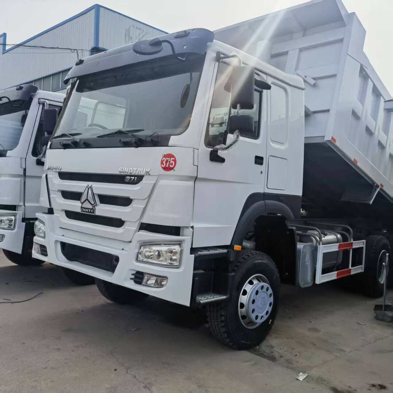 出口豪沃后八轮6X4渣土自卸车371/336马力8*4自卸车大泵发动机