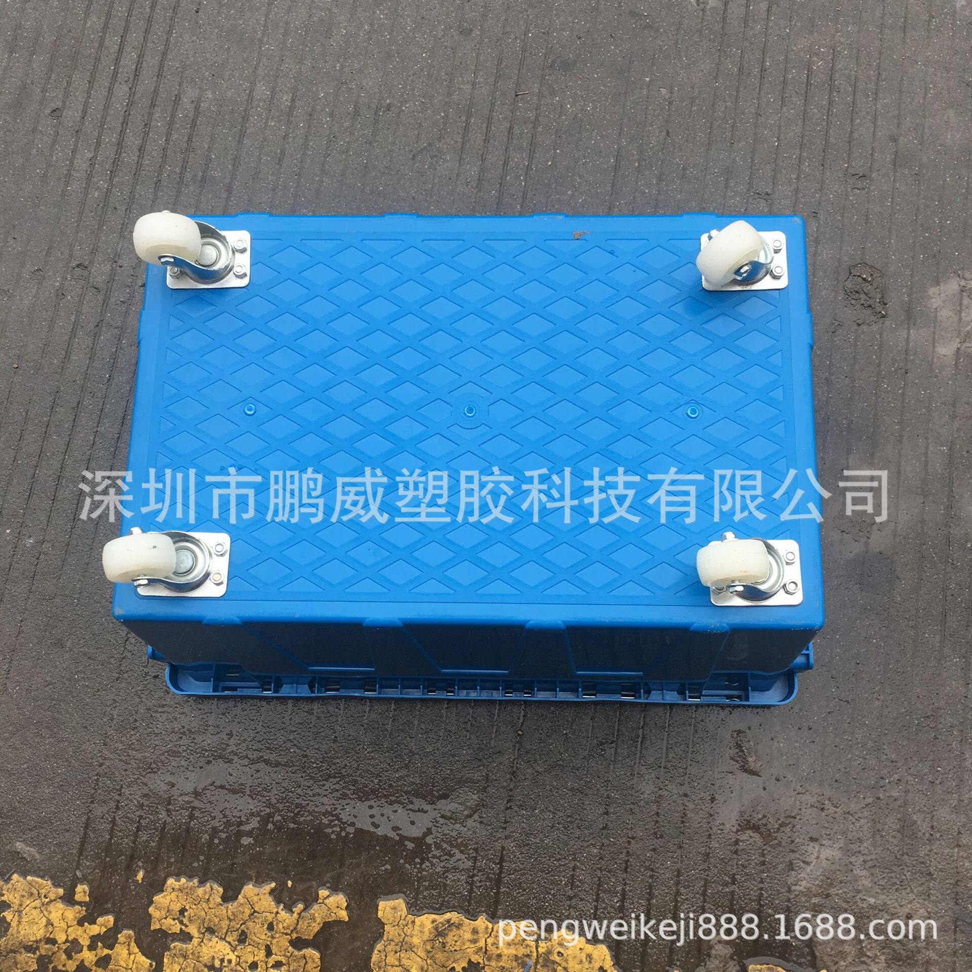 蓝色带轮塑胶连盖箱加厚式乌龟车餐椅通用运输带轮周转箱斜插箱