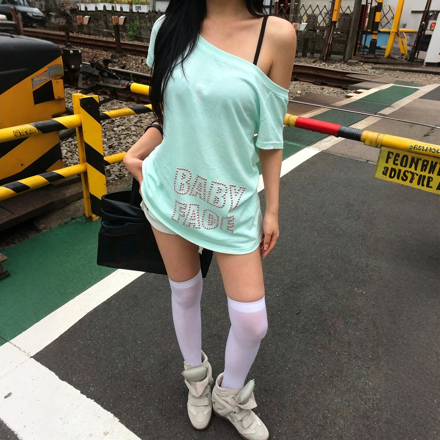 2026欧美风斜领烫钻T恤