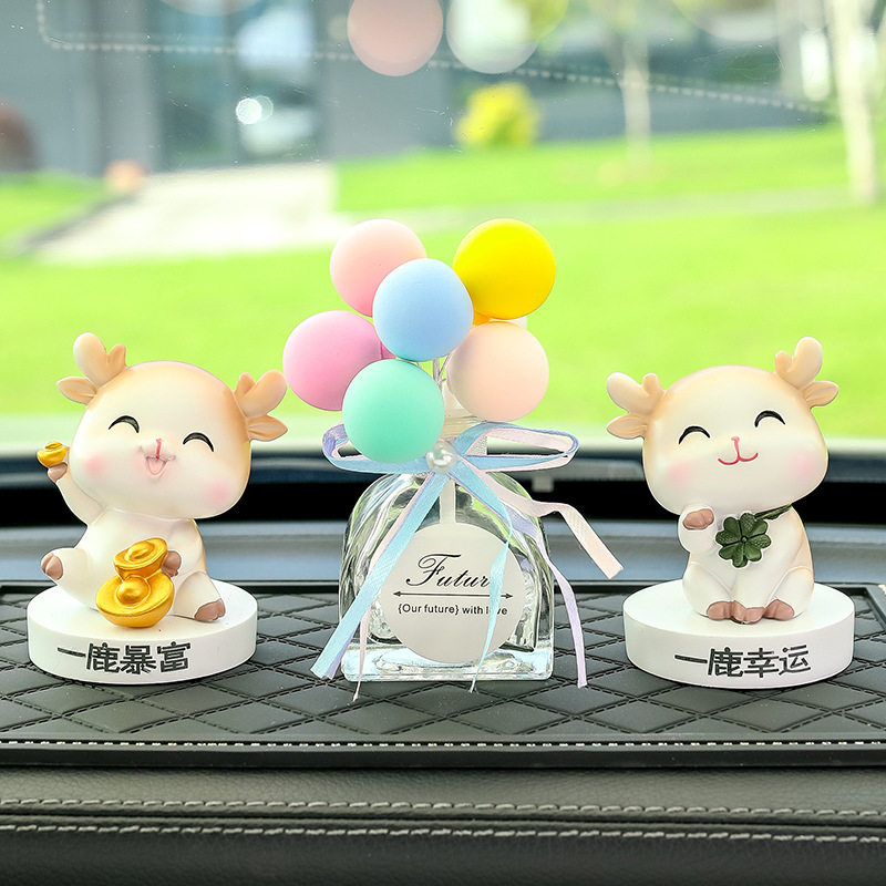 高档汽车摆件中控台可爱创意平安小鹿奔驰车内饰品车载香薰装饰品