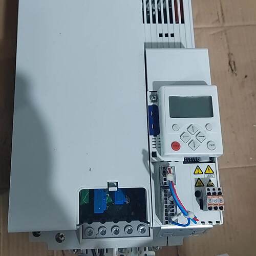 E84AVSCE2234VX0 伦茨变频器 8400系列工控设备议价维修