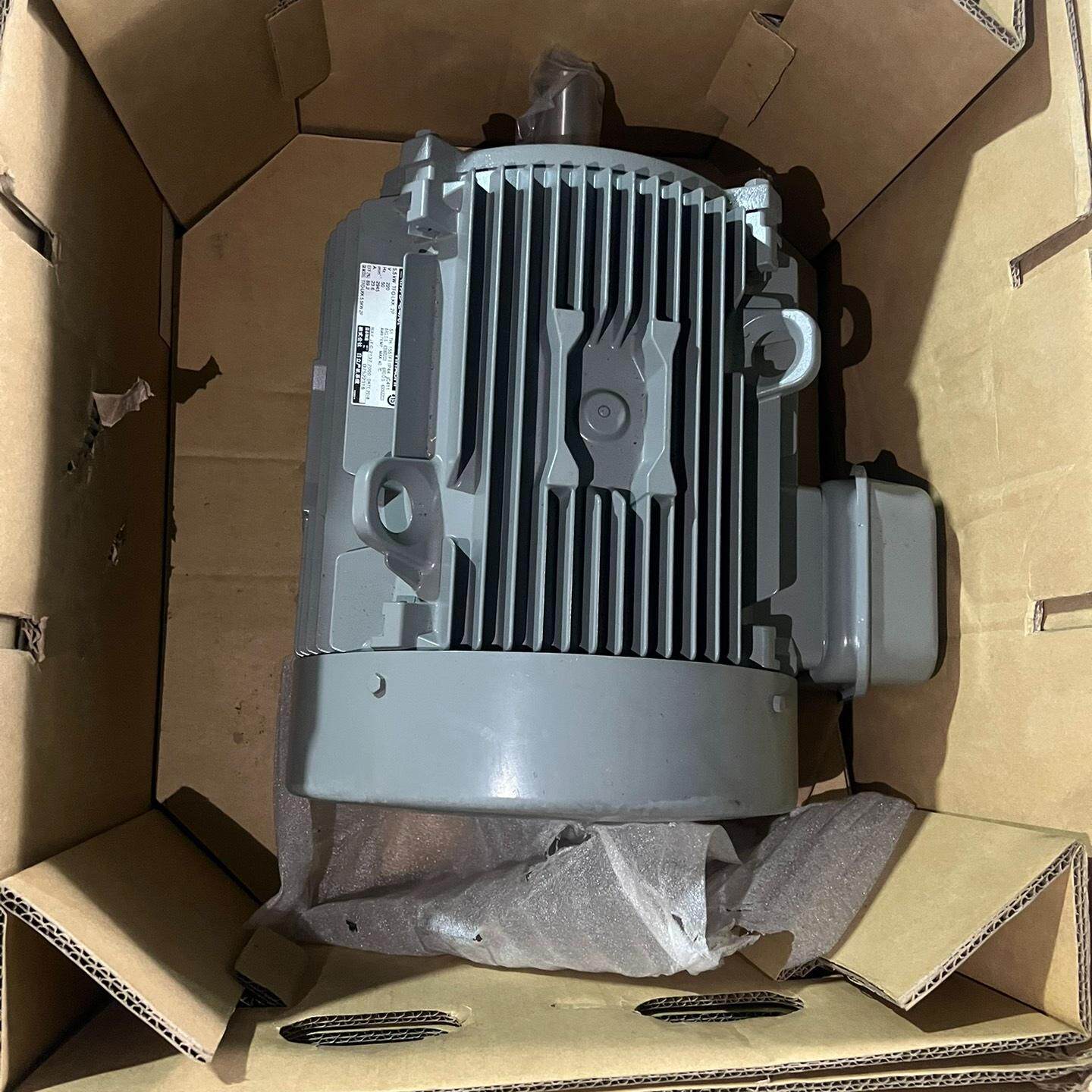 HITACHI日立5.5KW2极电动机 三相220v可改380v轴径38mm议价维修