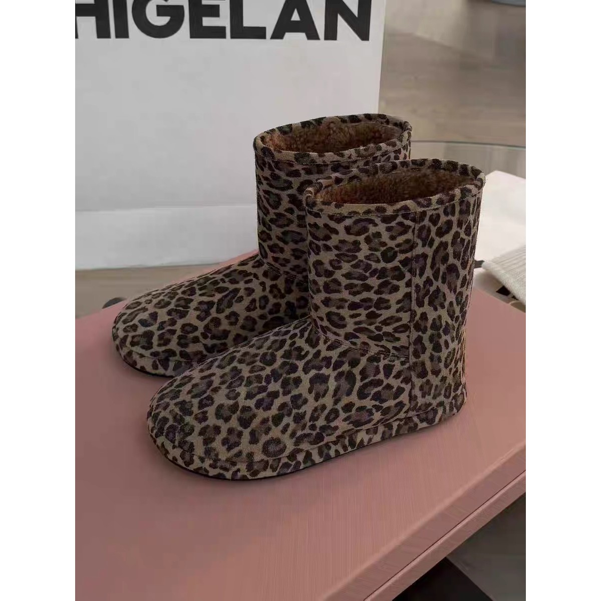 欧洲站2025秋冬季新款豹纹羊皮毛一体雪地靴女平底防滑保暖棉短靴