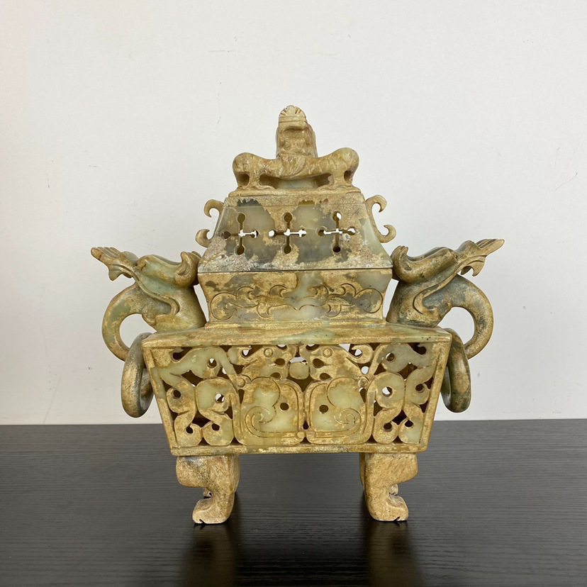 钰程本命年战汉扁龙玉器摆件