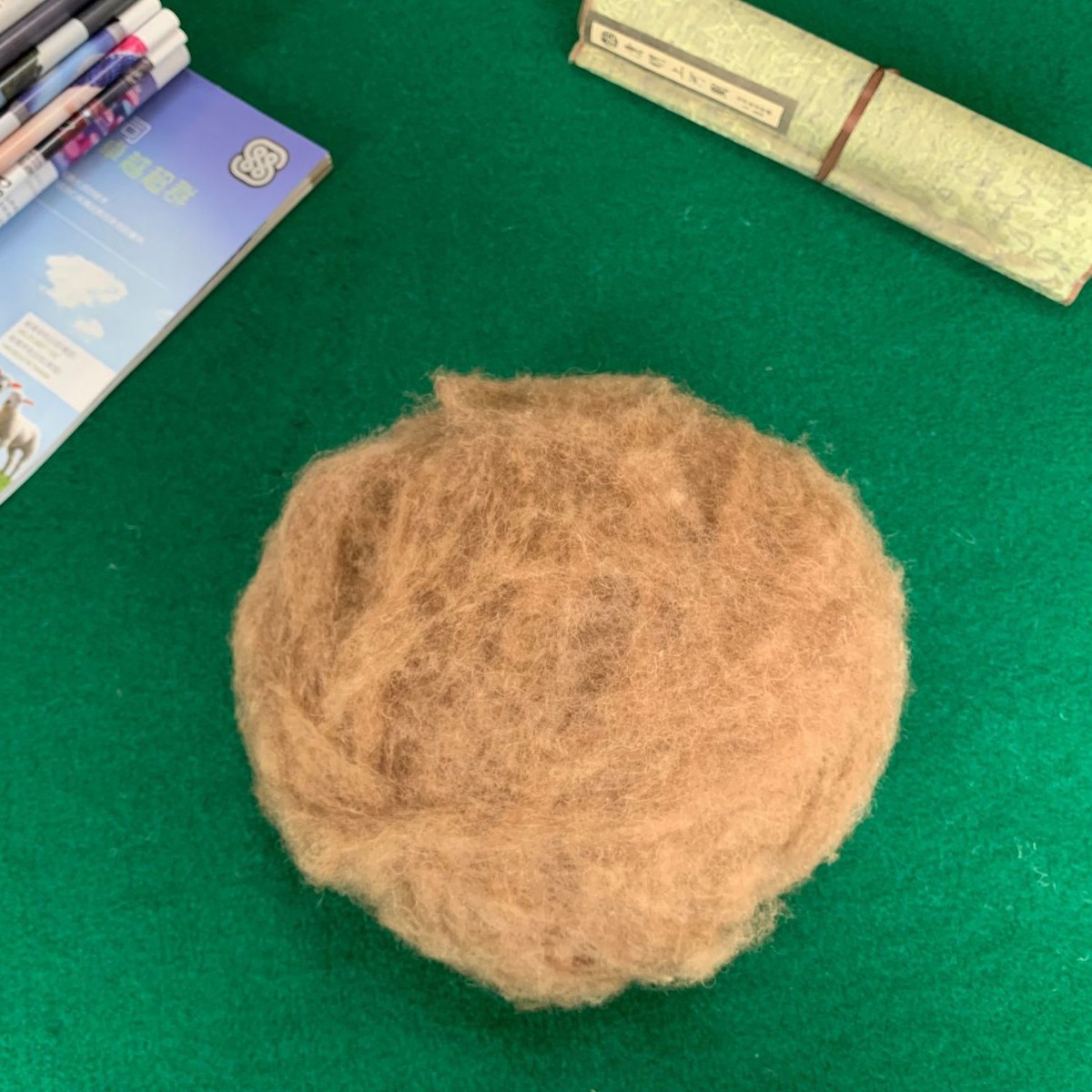 雅顺绒毛热供精梳驼色羊驼绒卷