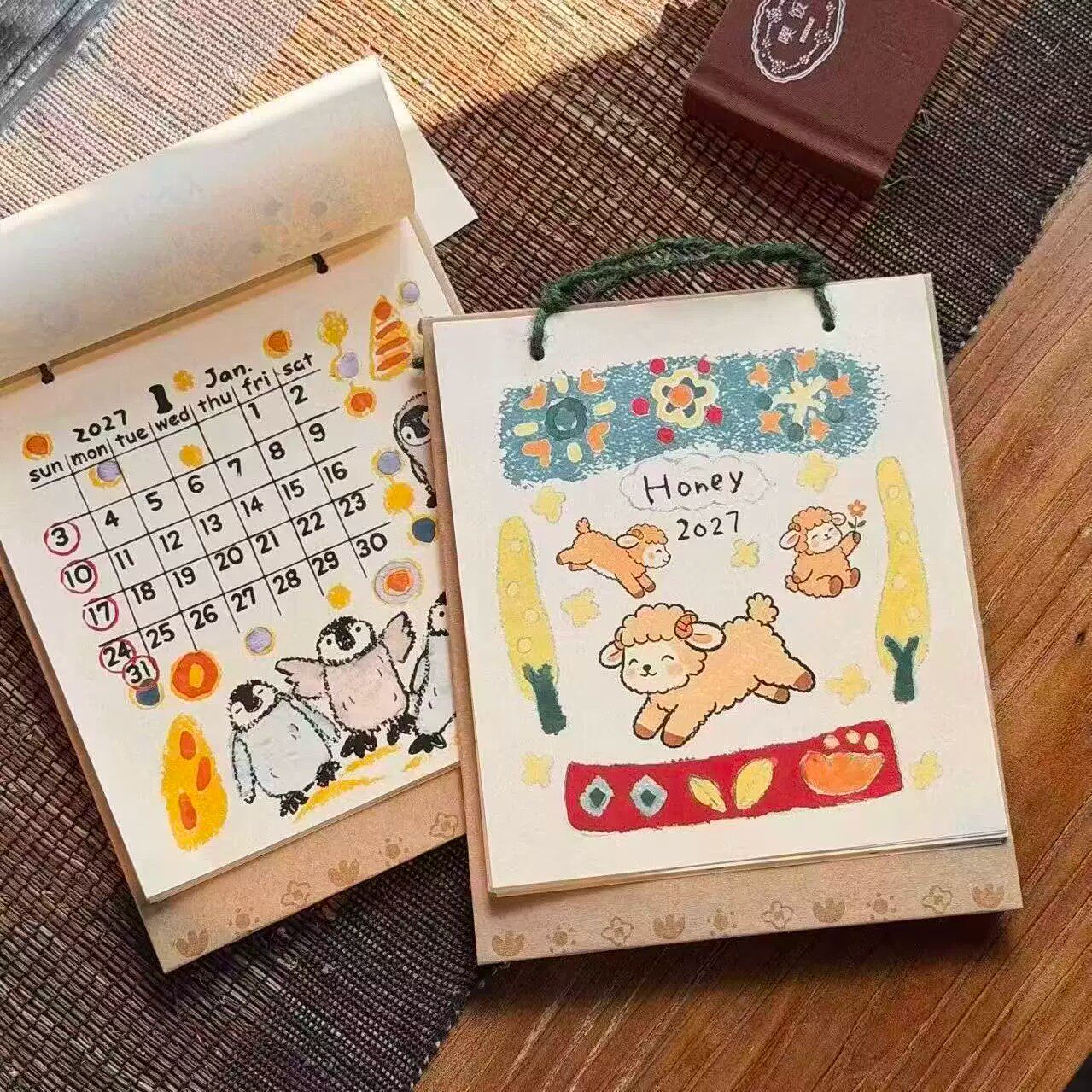 2027新款尼泊尔日历小狗涂鸦插画台历年小动物月装饰摆挂件送礼物