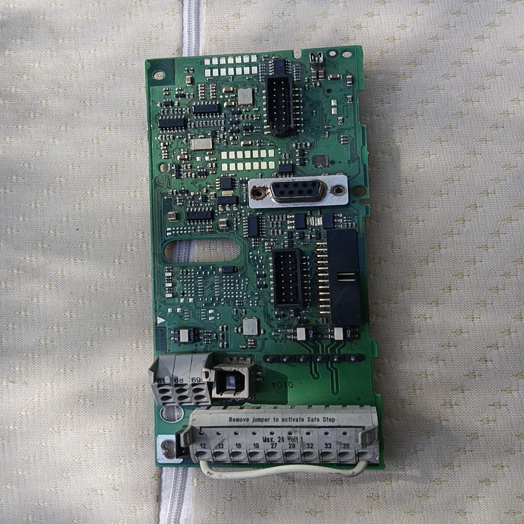 丹佛斯FC-302变频器主板130B7002 AT/11 ，（豆豆设备）