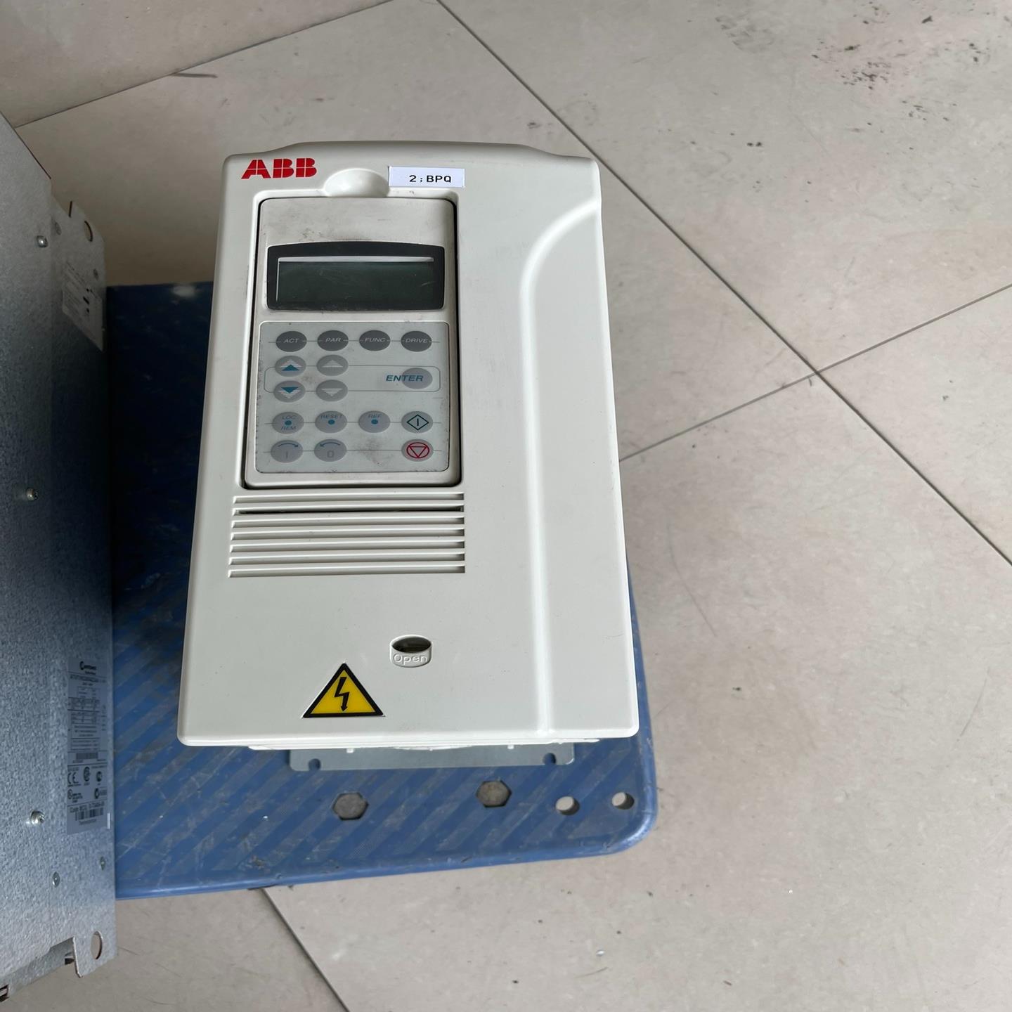 ACS800-01-0016-3+P901ABB变频器4KW议价