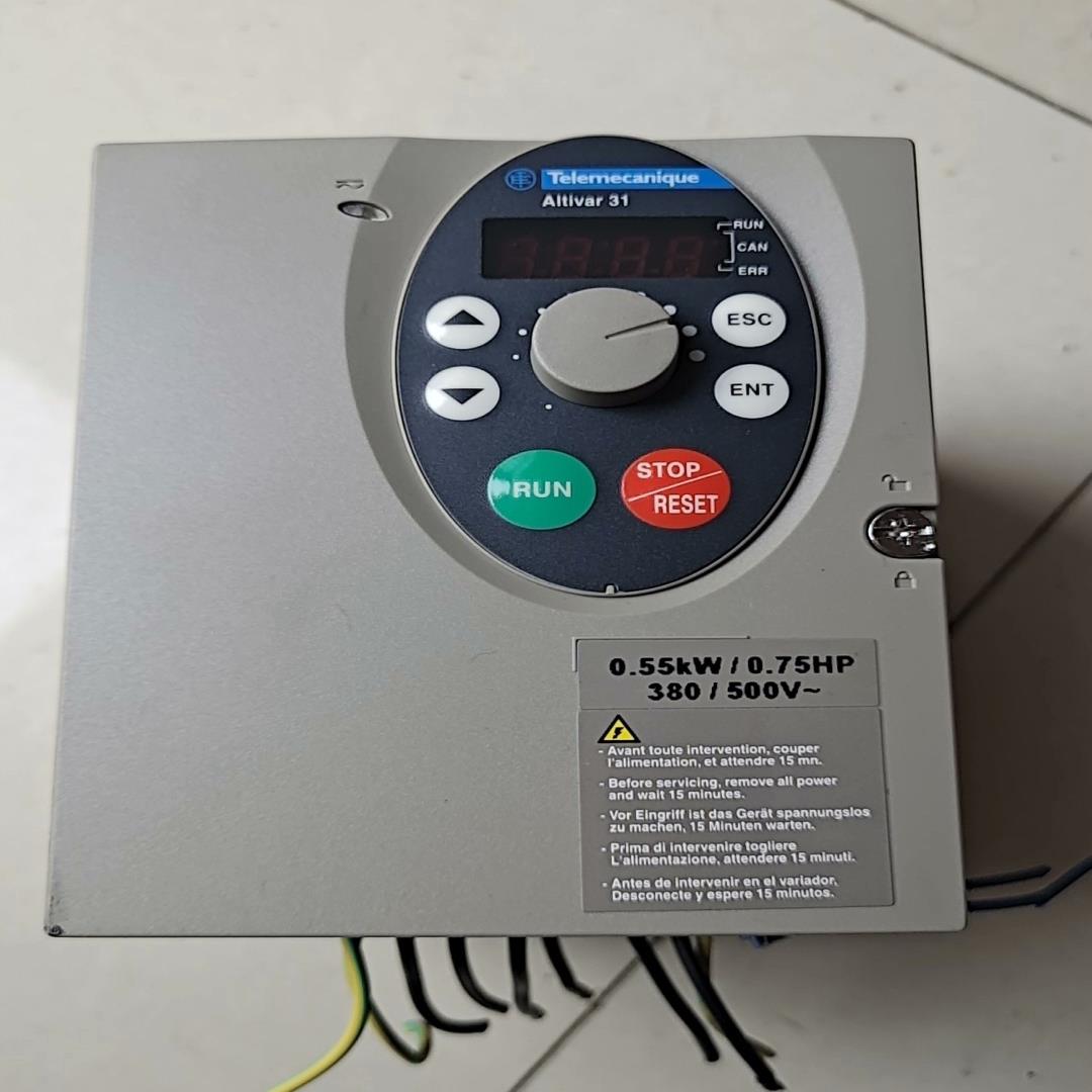 议价~变频器ATV31H055N4A 0.55KW ，拆