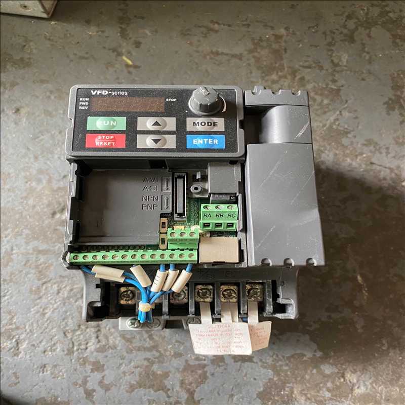 台达E变频器2.2kw VFD022E43A-M  少下盖（耶耶电子）