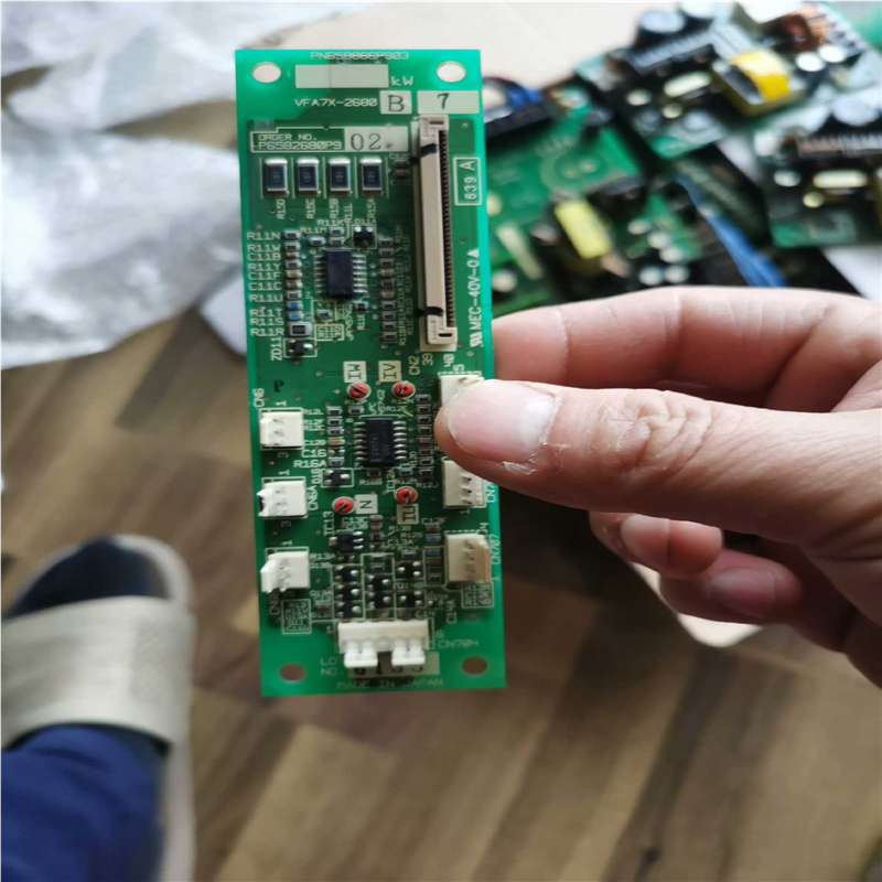变频器信号板VFA7X—2680 B 7，，成色很~议价