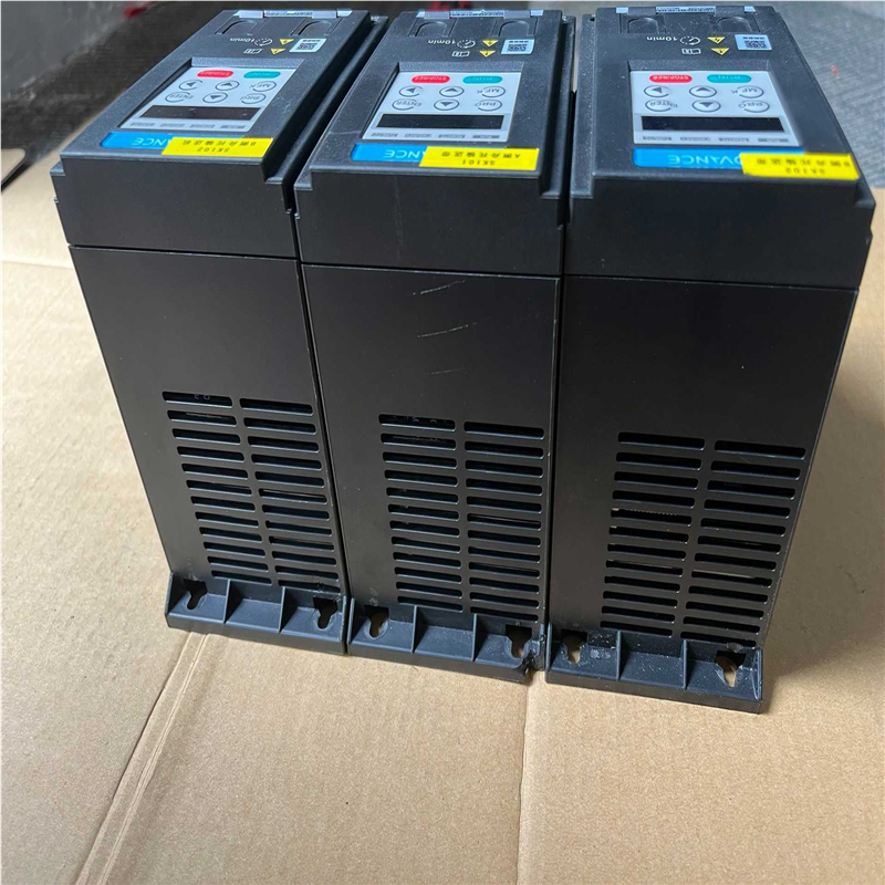 汇川变频器MD200T0.4B，，功能，成色如图(崽崽配件）