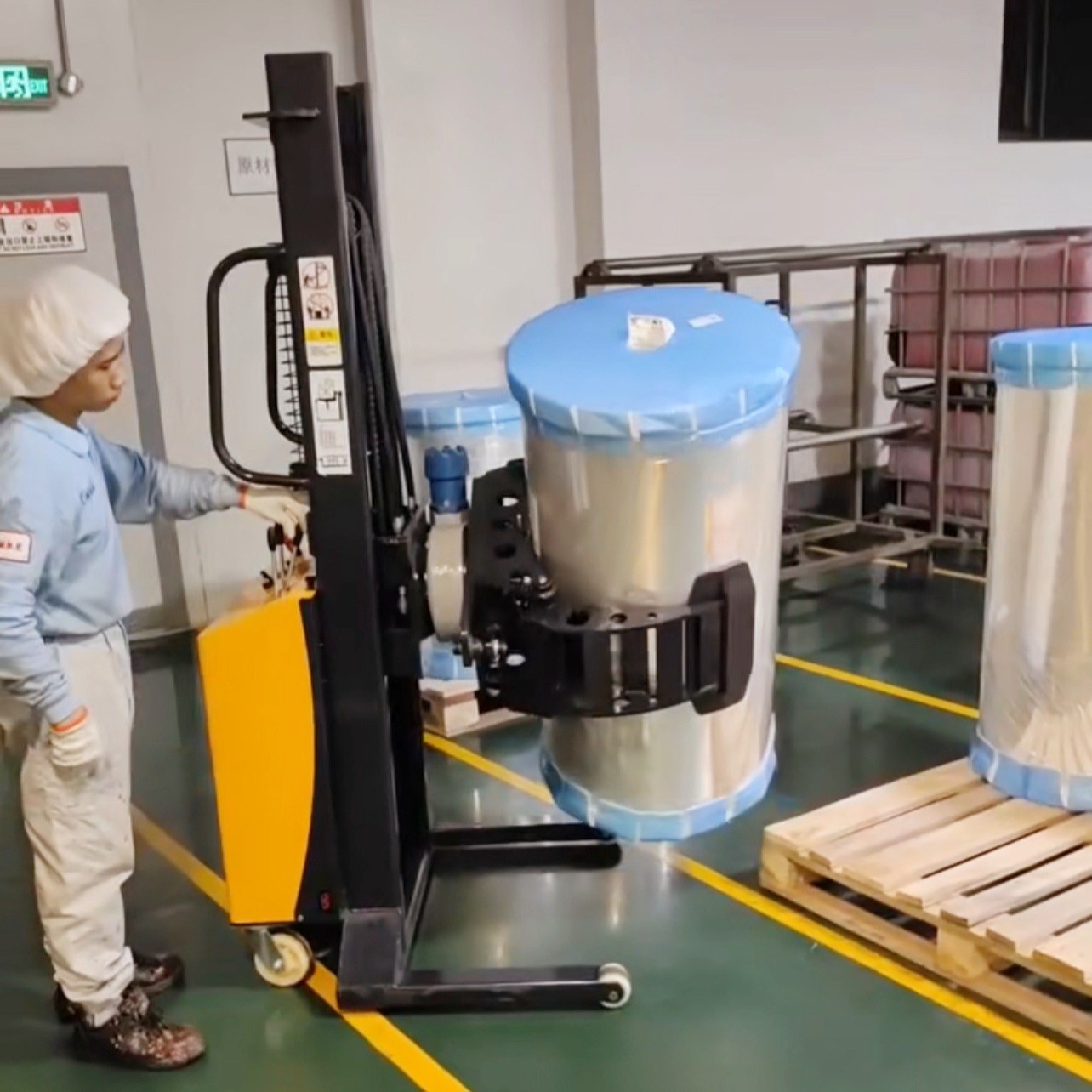 半电动旋转抱夹车膜卷升降堆高车包装卷材纸卷圆夹抱叉车上卸料机