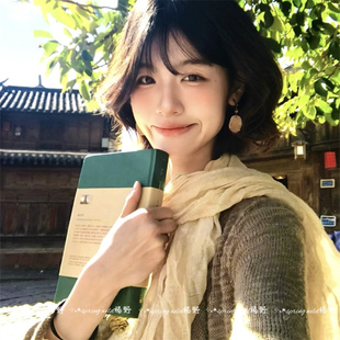 县城文学复古文艺氛围感米白色围巾云南拍照薄款褶皱丝巾系脖披肩