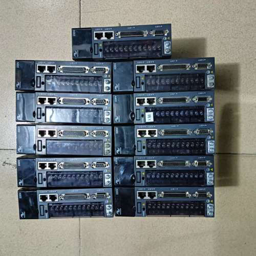 议价汇川400w伺服驱动器,型号IS620PS2R8I-C,九成