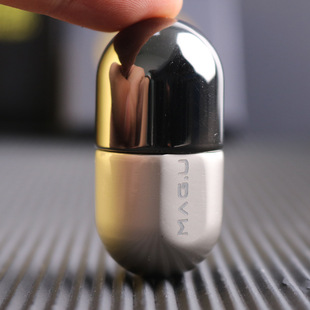 牛奶咖啡撞色药丸啪啪币磁悬浮太空胶囊EDC成人减压解压玩具