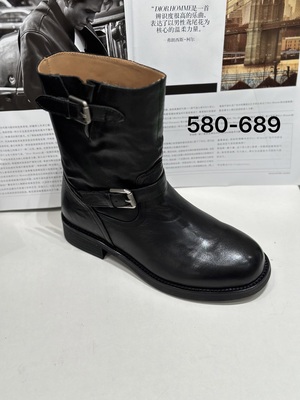 七彩青春2025新款欧州站时尚圆头平底女休闲短靴580-689