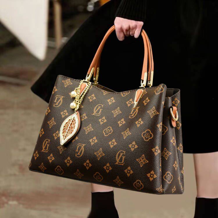 香港女士包包2025新款印花百搭欧美高档真皮质感手提单肩妈妈包女,运动包/户外包/配件,单肩包,淘宝优惠券,粉丝福利购,淘宝优惠卷