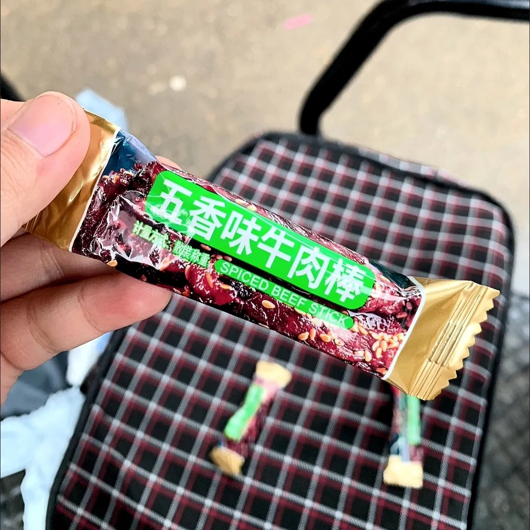 【新货】网红馋嘴牛肉棒五香麻辣沙爹味风干手撕原切独立包装