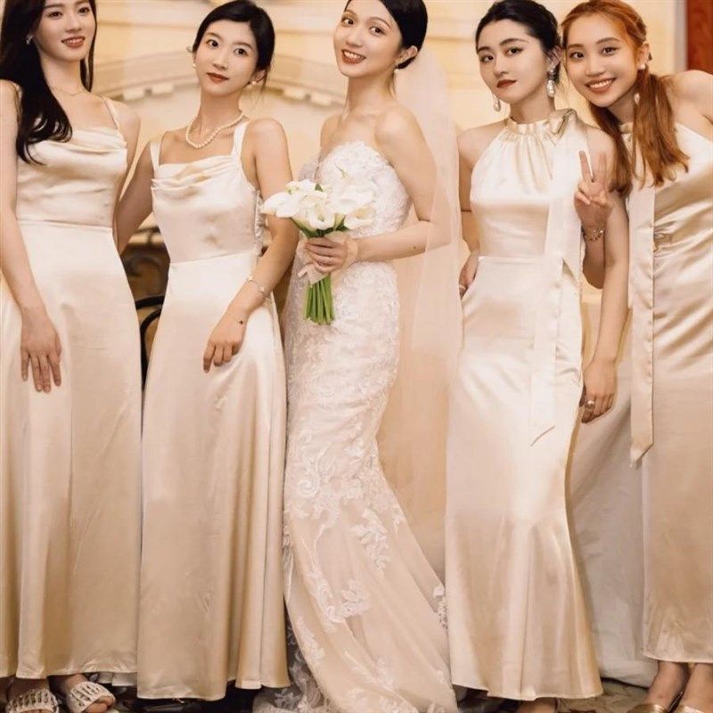 新款小众伴娘服香槟色高级感缎面晚礼服日常可穿姐妹团年会表演服