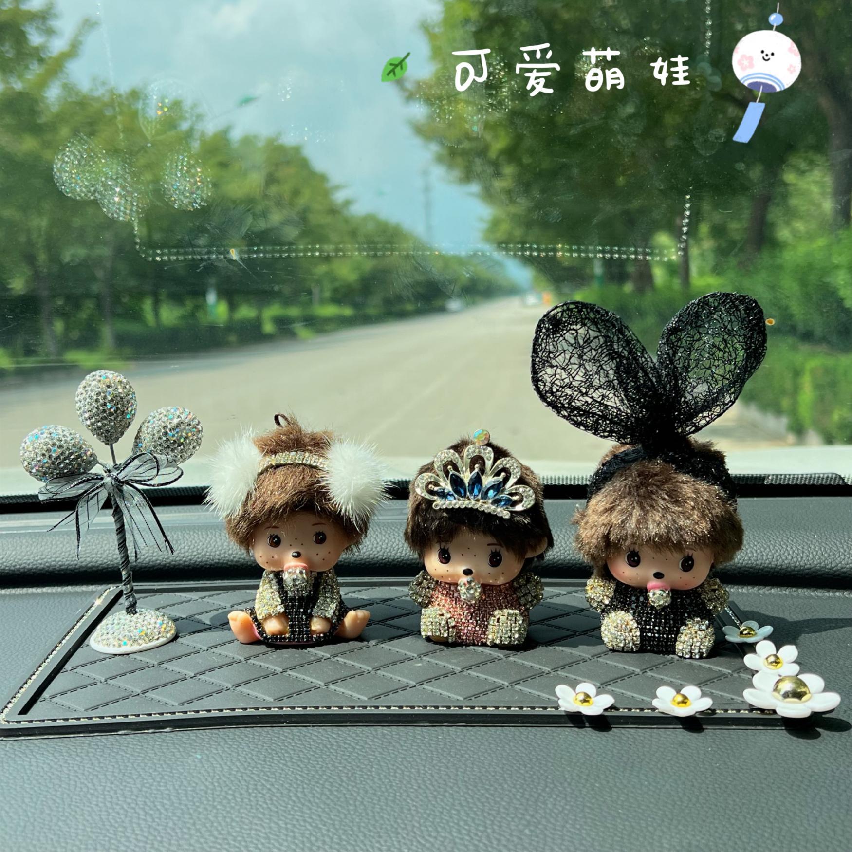 可爱漂亮镶钻公仔娃娃车载摆件个性创意卡通女神款汽车内装饰用品