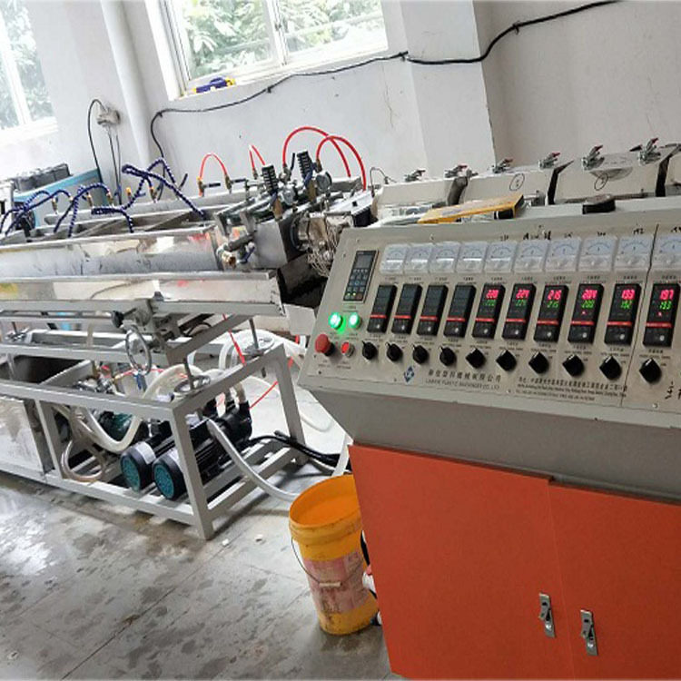 PVC异型材片材卡扣生产线