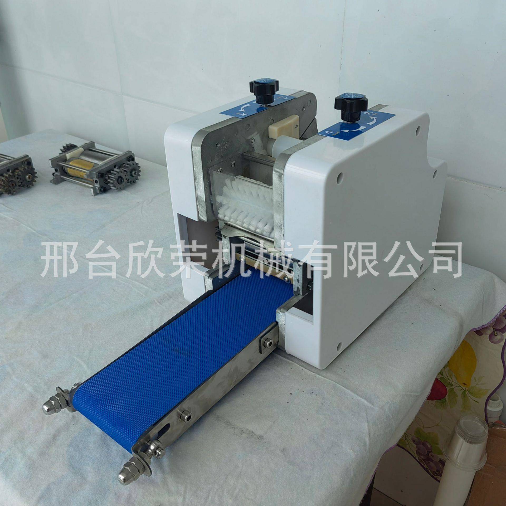 饺子机商用家小型电动用水饺蒸包子压皮机全自动仿手工皮擀无品牌
