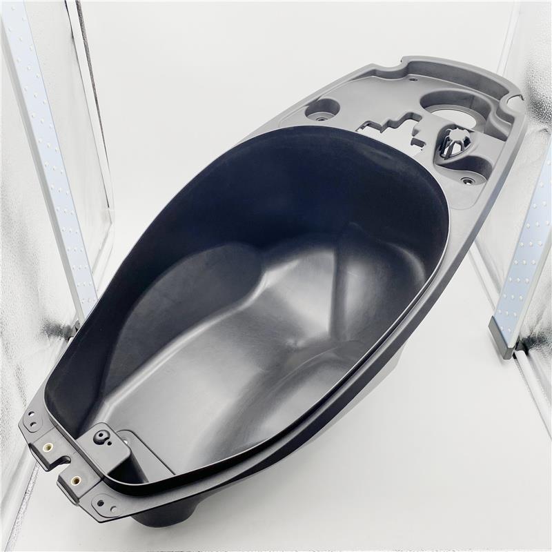 适用铃木新锋彩QS125T-3A QS150T-3座垫头盔箱马桶坐垫箱坐桶总成