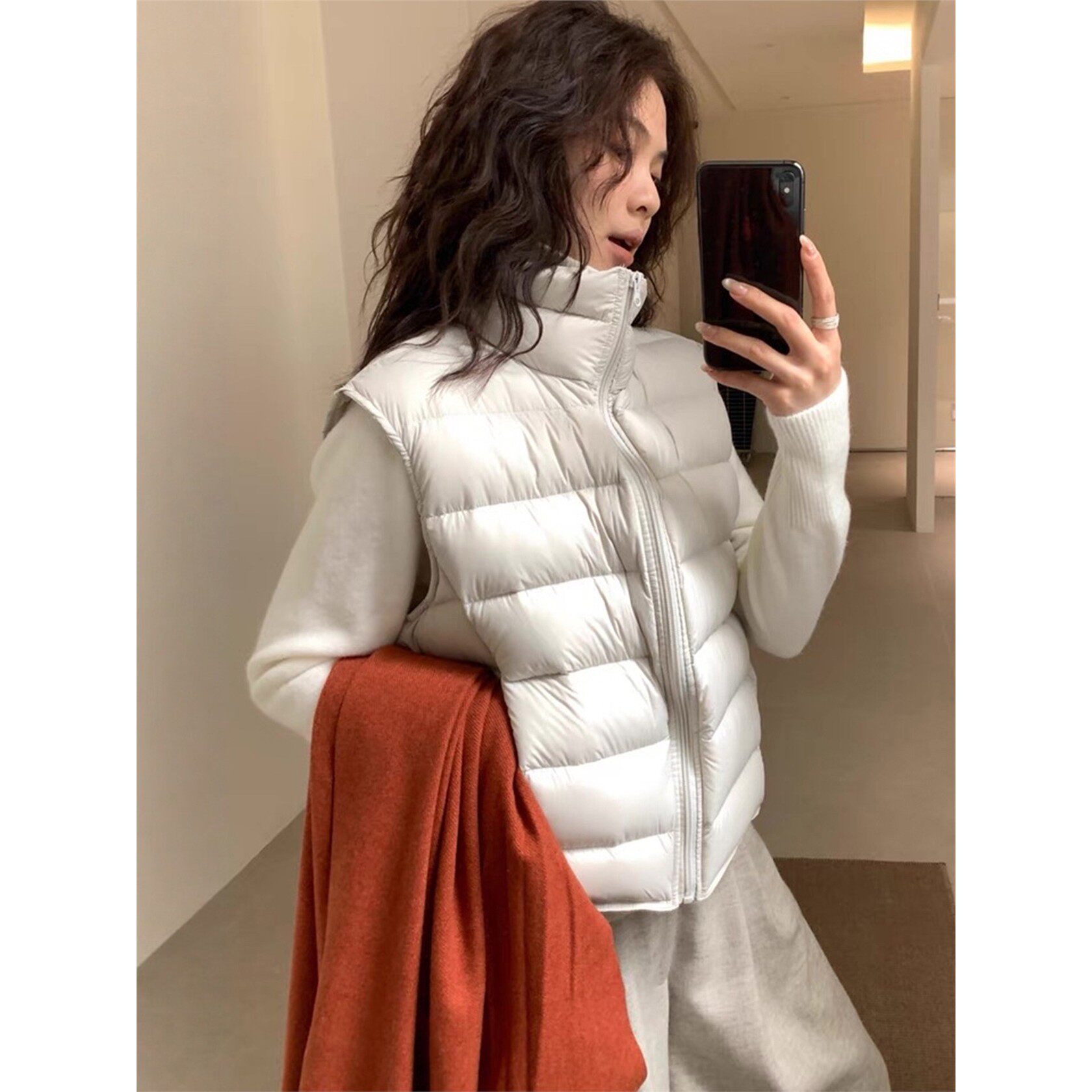 羽绒马甲女2026冬季新款外穿小个子短款时尚洋气白鸭绒坎肩马夹