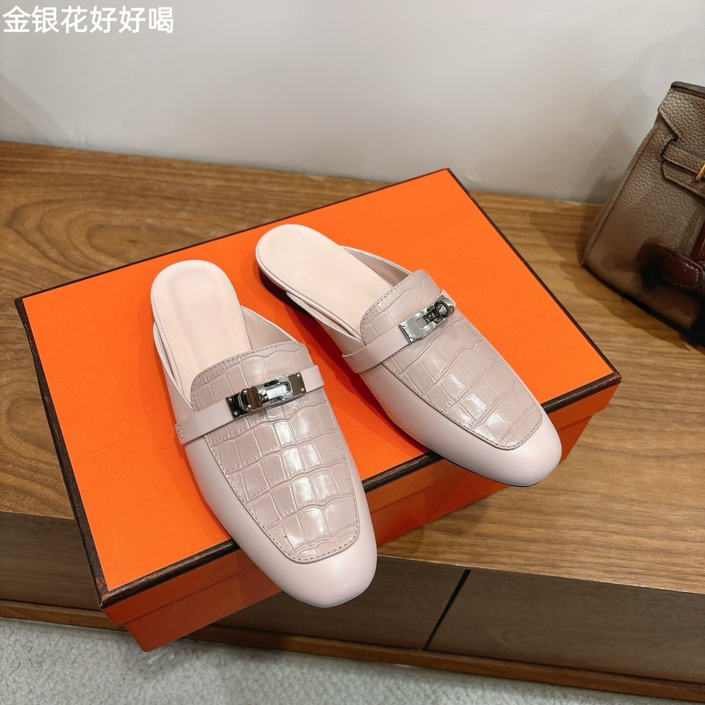 手工真皮鳄鱼纹珐琅锁扣包头拖