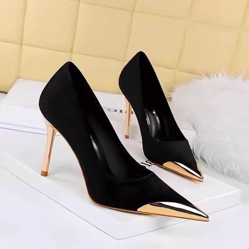 黑色绒面高跟鞋女2025年新款性感气质细跟金属尖头不累脚百搭单鞋
