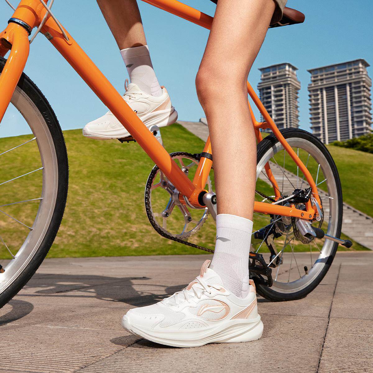 李宁正品新款轻风 v2女子舒适缓震系带时尚厚底休闲慢跑鞋ARSV110