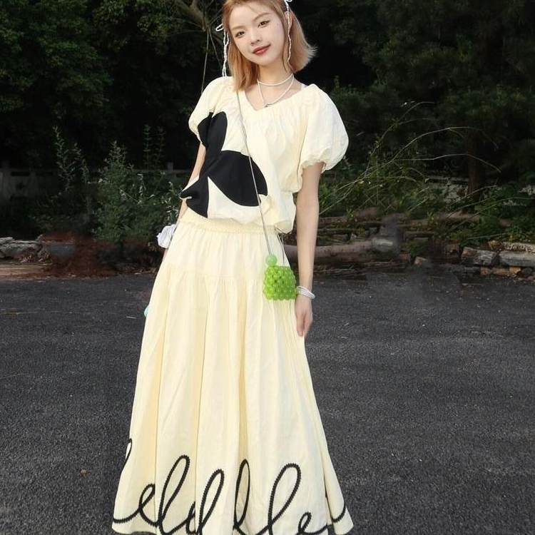 日系甜美奶油花花V领撞色拼花短袖上衣+气质绣花半身裙女两件套潮