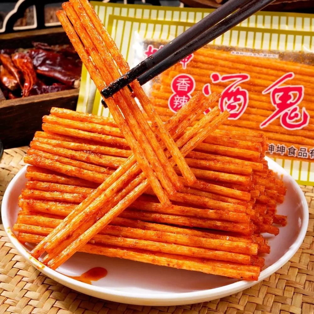 8090后儿时经典小吃坤坤香辣酒鬼辣条童年校园小卖部怀旧零食批发