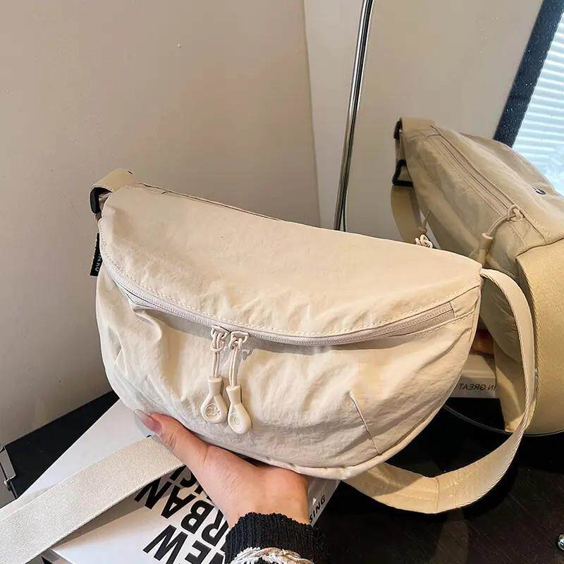日系超轻防泼水牛津布包男女百搭单肩斜挎包尼龙轻便实用马鞍包