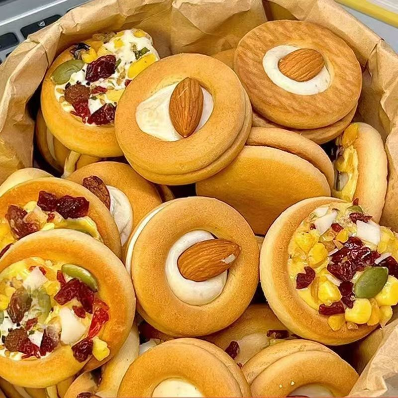 披萨小饼坚果夹心饼干曲奇饼干小零食坚果牛扎饼干休闲零食