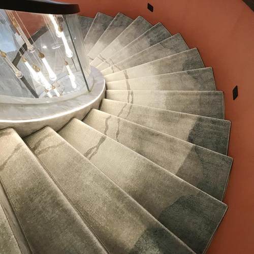 楼梯地毯轻奢家用免胶自粘阶梯式实木防滑地垫满铺定制楼梯踏步垫