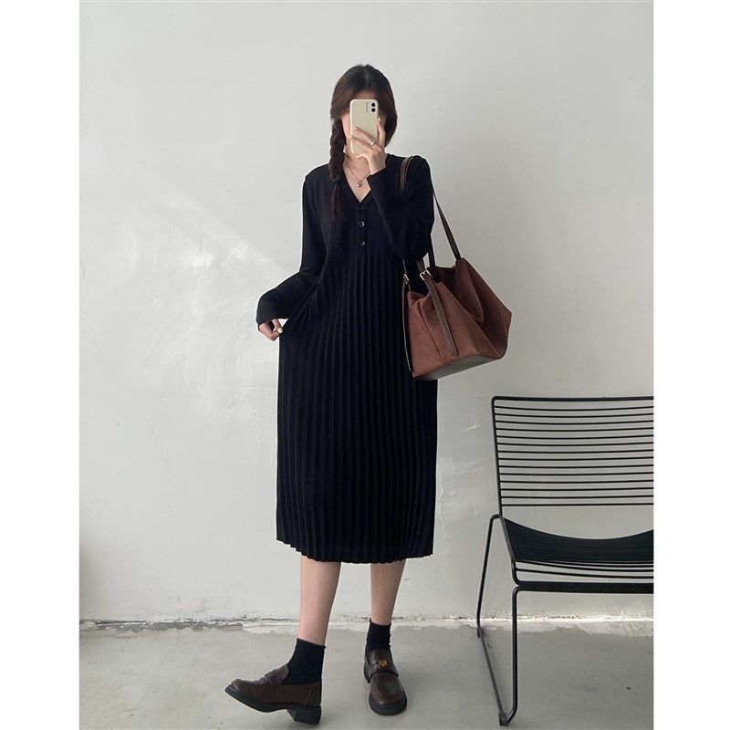 大码针织连衣裙女2024秋冬季新款胖mm打底裙子V领过膝百褶毛衣裙,女装/女士精品,连衣裙,淘宝优惠券,粉丝福利购,淘宝优惠卷