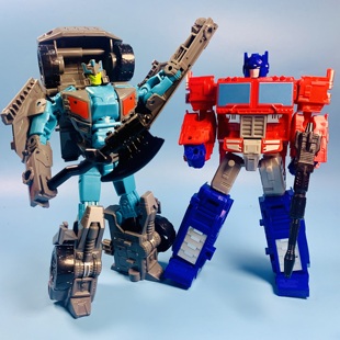 变形美式铁皮卡玩具擎天4柱探长军事车大黄蜂金刚汽车人机器人男6