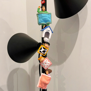 蜡笔小新一家客厅落地灯装 饰墙贴家用好物 饰摆件灯边框开关遮丑装