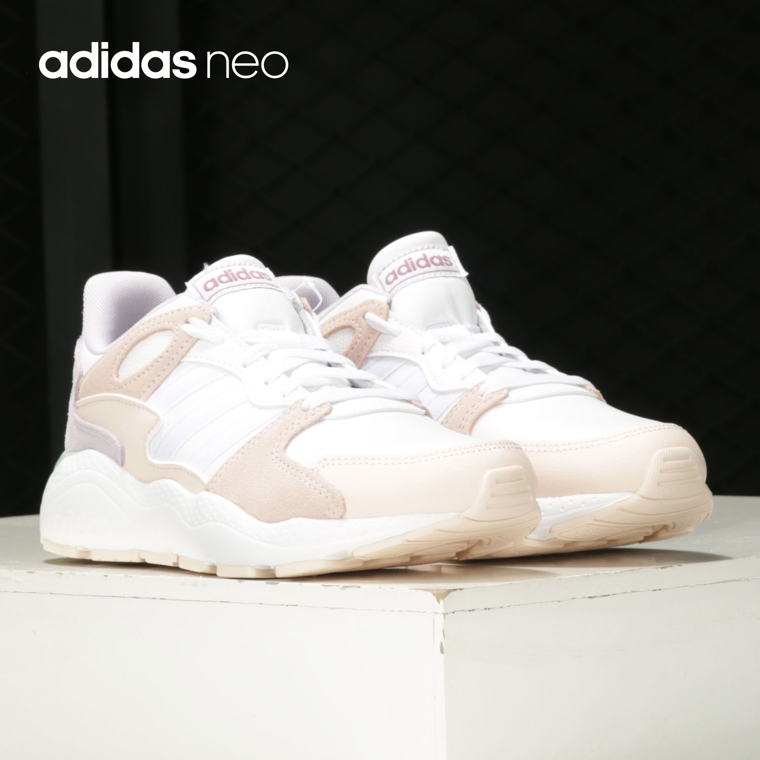 阿迪达斯男女低帮休闲鞋