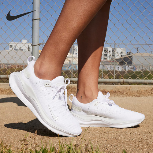 Nike/耐克正品当季女士减震训练透气运动跑步鞋DR2670-102